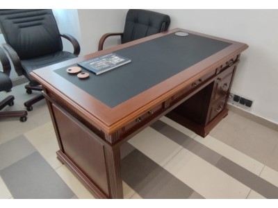 Остался последний стол руководителя 5 ящиков от кабинета Washington 29101 (цвет темный орех)