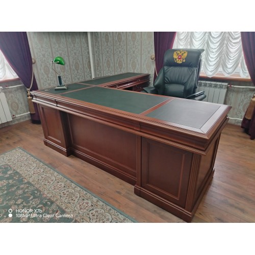 Стол руководителя угловой двухтумбовый R-142 (кожаная вставка): массив и шпон дерева от кабинета Ришар: правый или левый