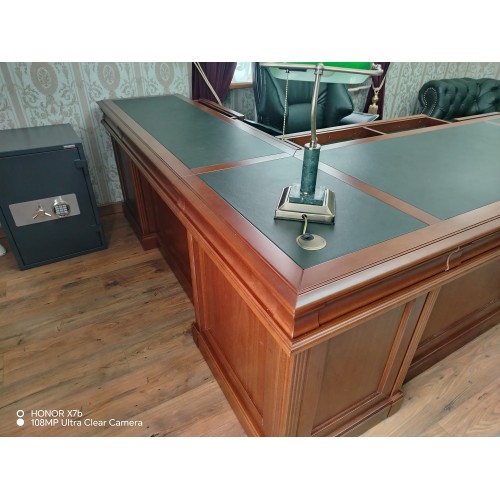 Стол руководителя угловой двухтумбовый R-142 (кожаная вставка): массив и шпон дерева от кабинета Ришар: правый или левый