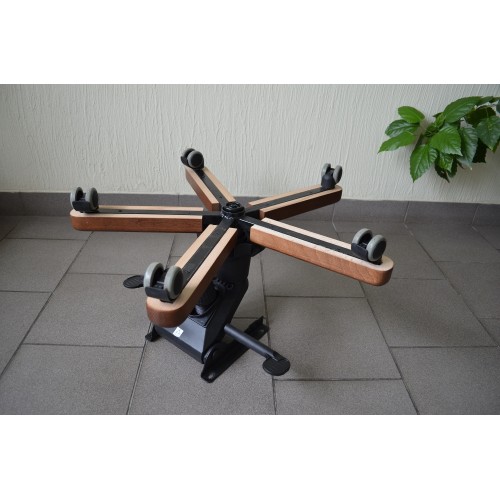 Кресло руководителя Пикассо с гербом (деревянная крестовина)