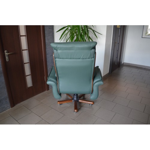 Кресло руководителя Пикассо с гербом (деревянная крестовина)