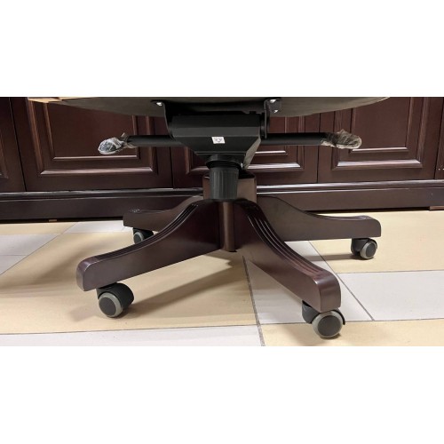 Кресло руководителя Велде ТА 5025 с гербом (натуральная кожа) низкая спинка