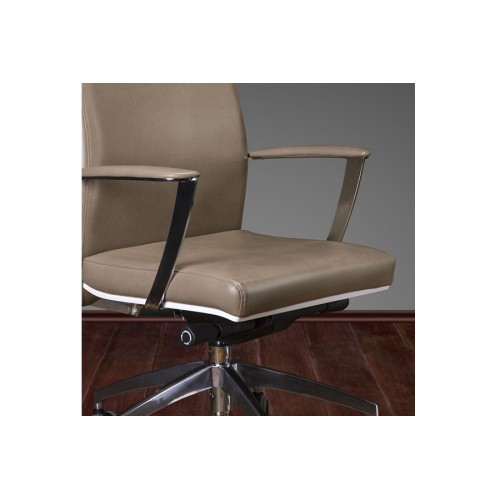 Кресло для руководителя Алтея А (хромированная крестовина)