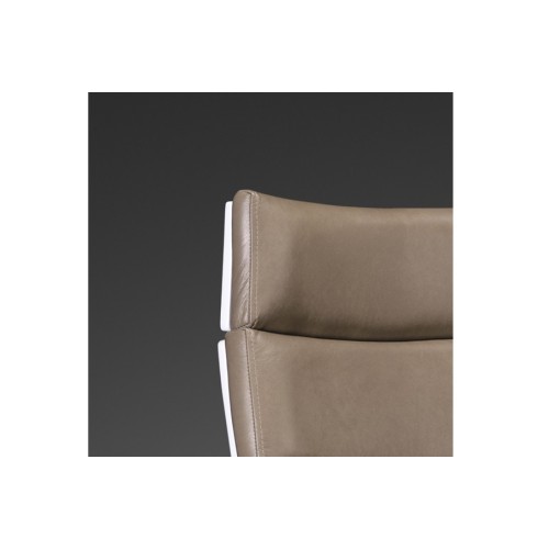 Кресло для руководителя Алтея А (хромированная крестовина)