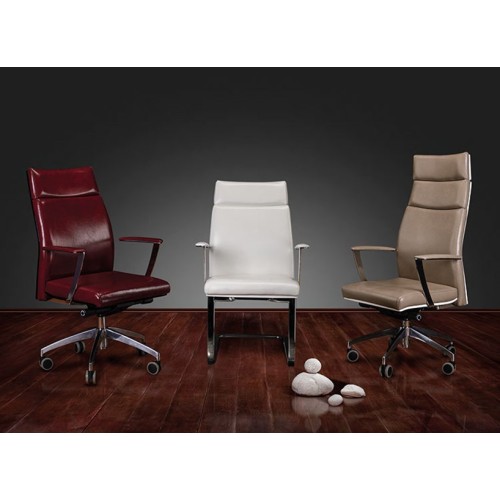 Кресло для руководителя Алтея М (хромированная крестовина)