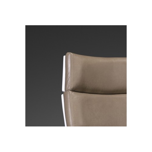 Кресло для руководителя Алтея М (хромированная крестовина)