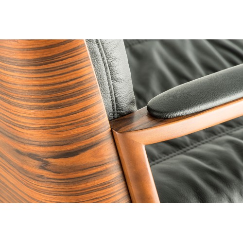 Кресло руководителя Бонн D100 высокая спинка (деревянная крестовина)